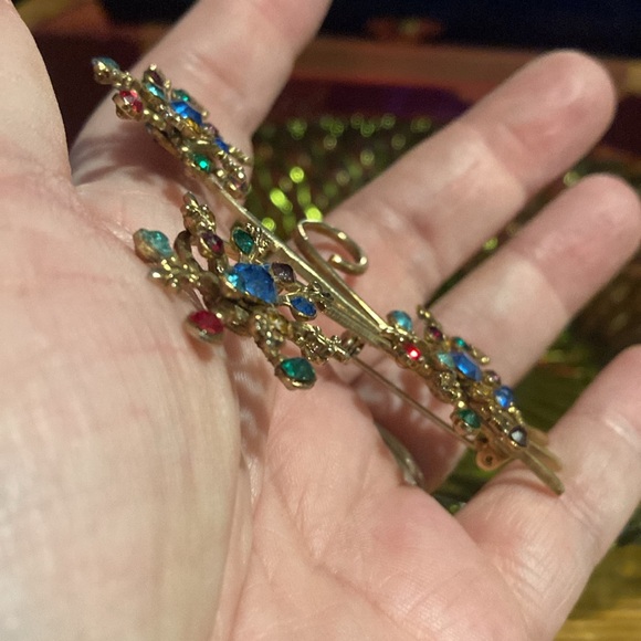 1960s gold tone rhinestone flower bouquet. - Picture 4 of 6